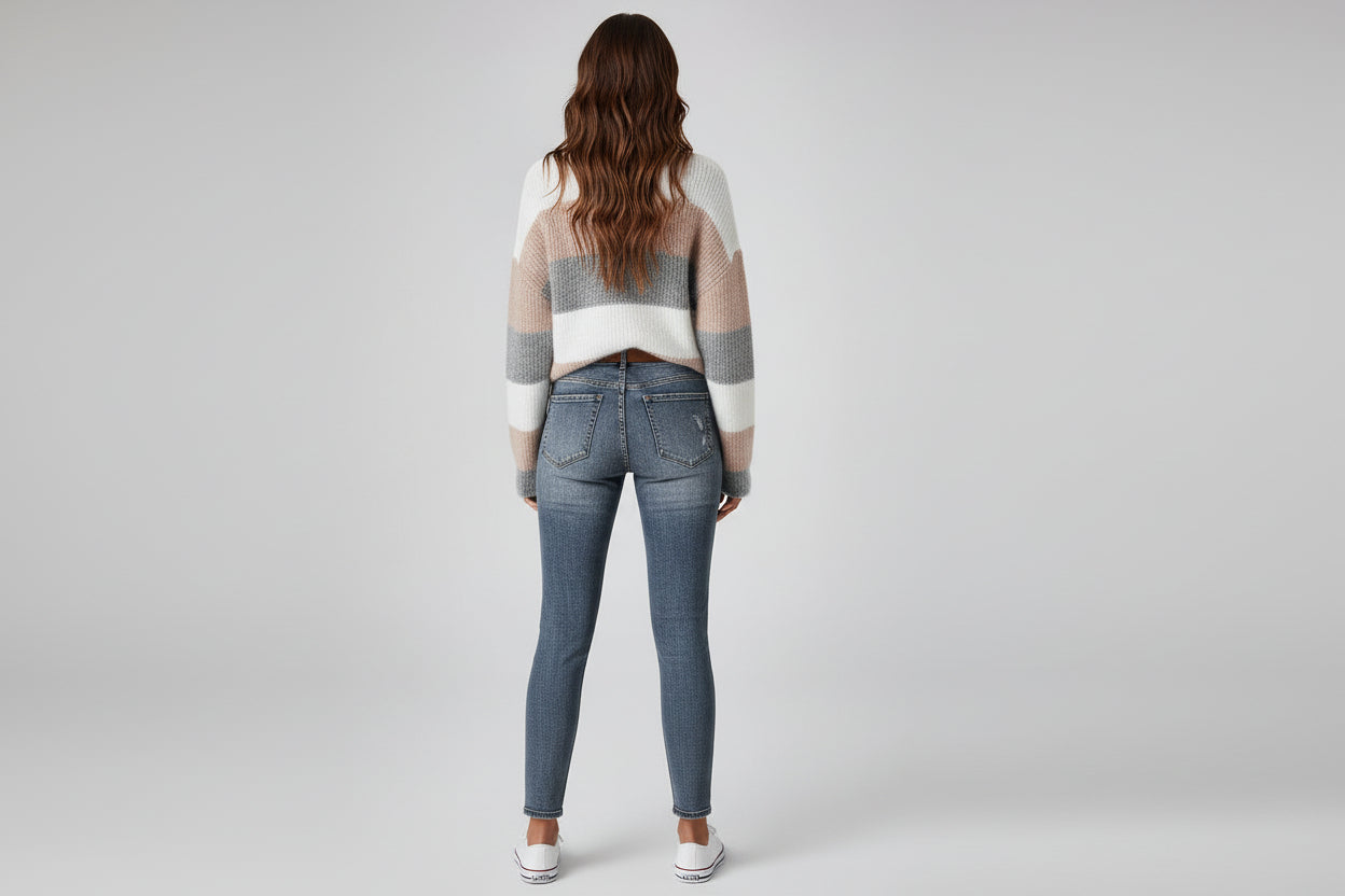 Women’s Round Neck Striped Contrast Color Pullover Sweater